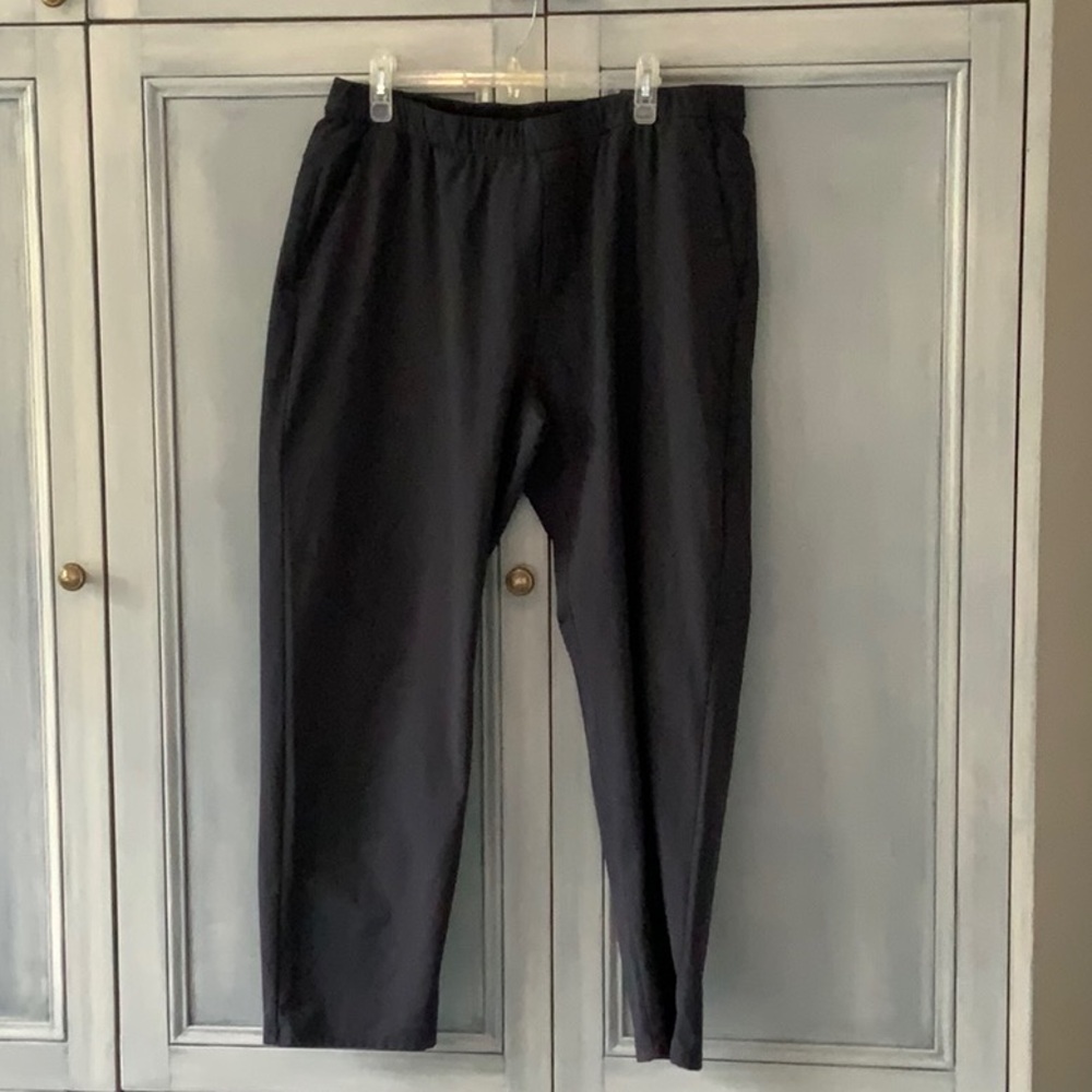 Lululemon Men's gray dress Pants